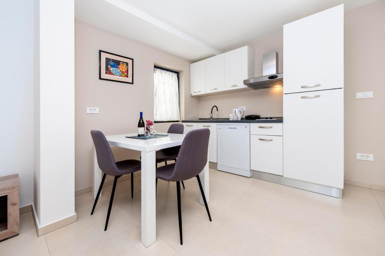 Apartments Katarina 로비니 외부 사진