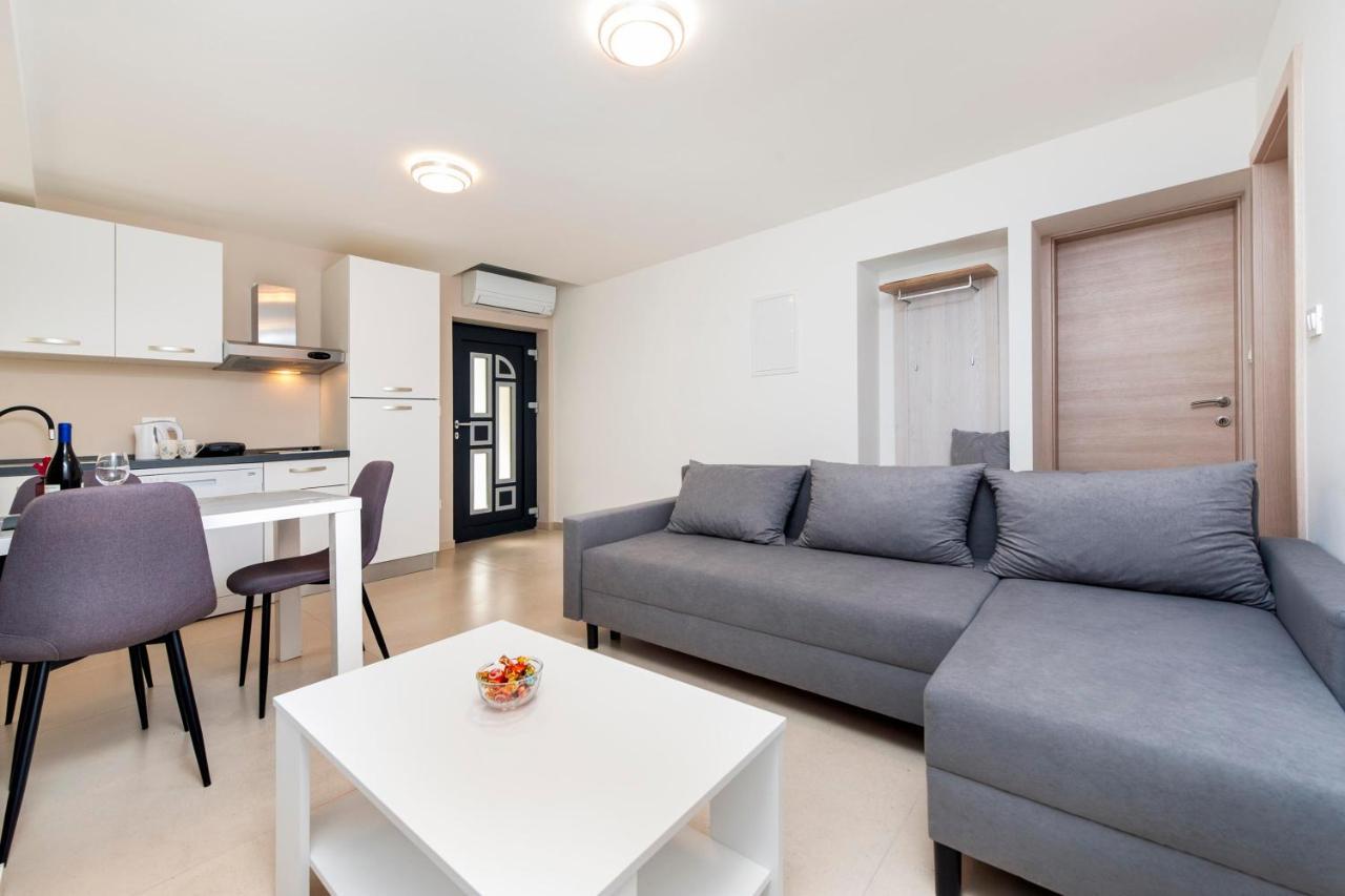 Apartments Katarina 로비니 외부 사진