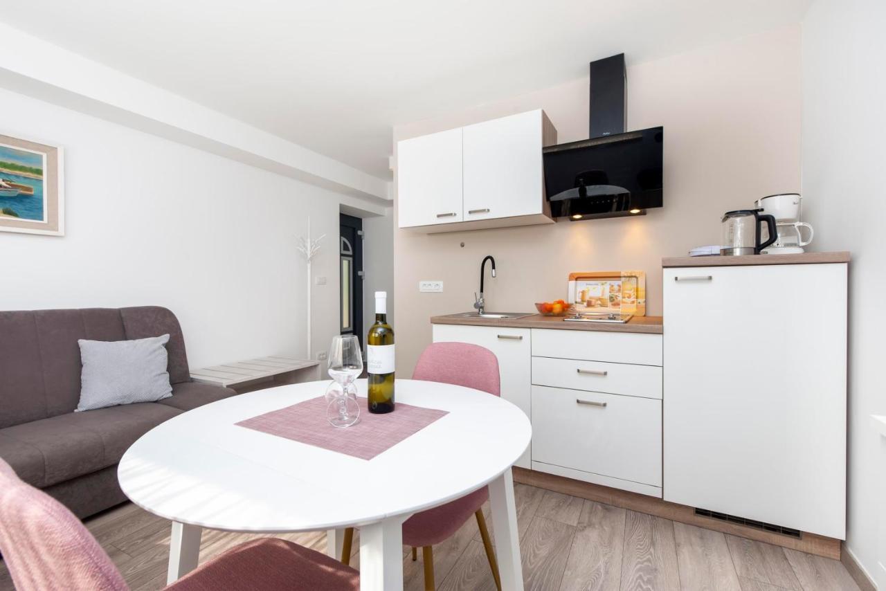Apartments Katarina 로비니 외부 사진