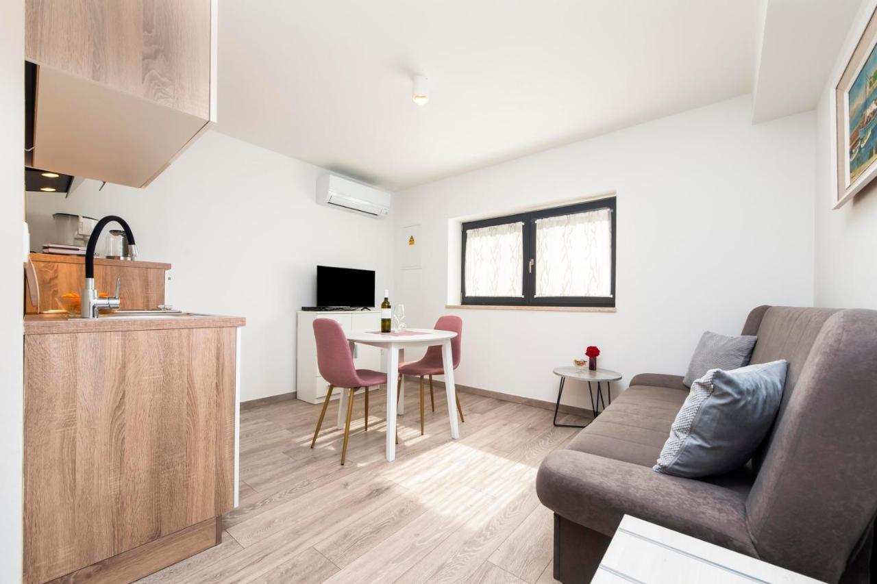 Apartments Katarina 로비니 외부 사진