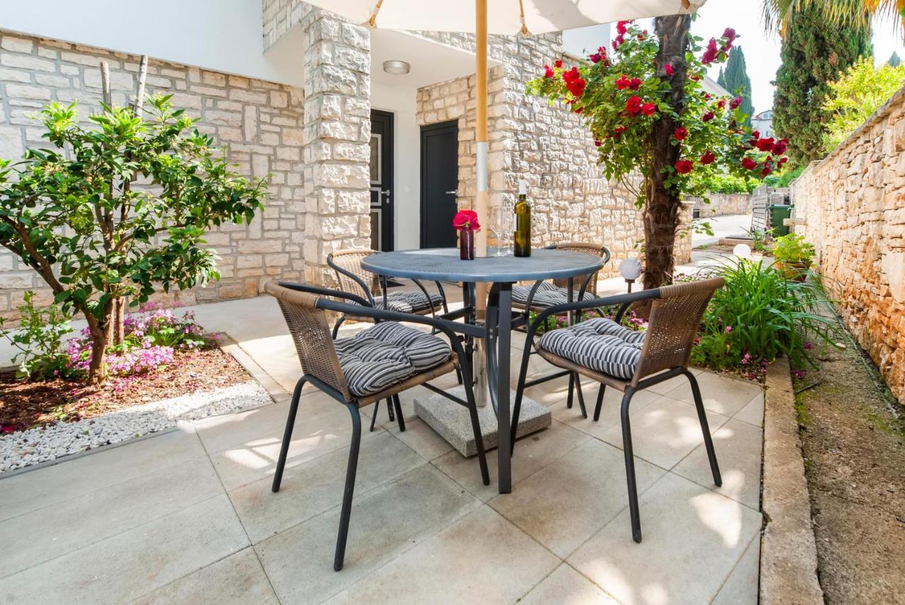 Apartments Katarina 로비니 외부 사진