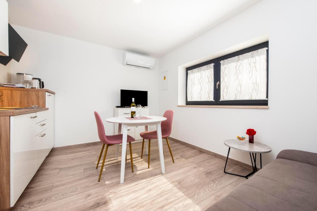 Apartments Katarina 로비니 외부 사진