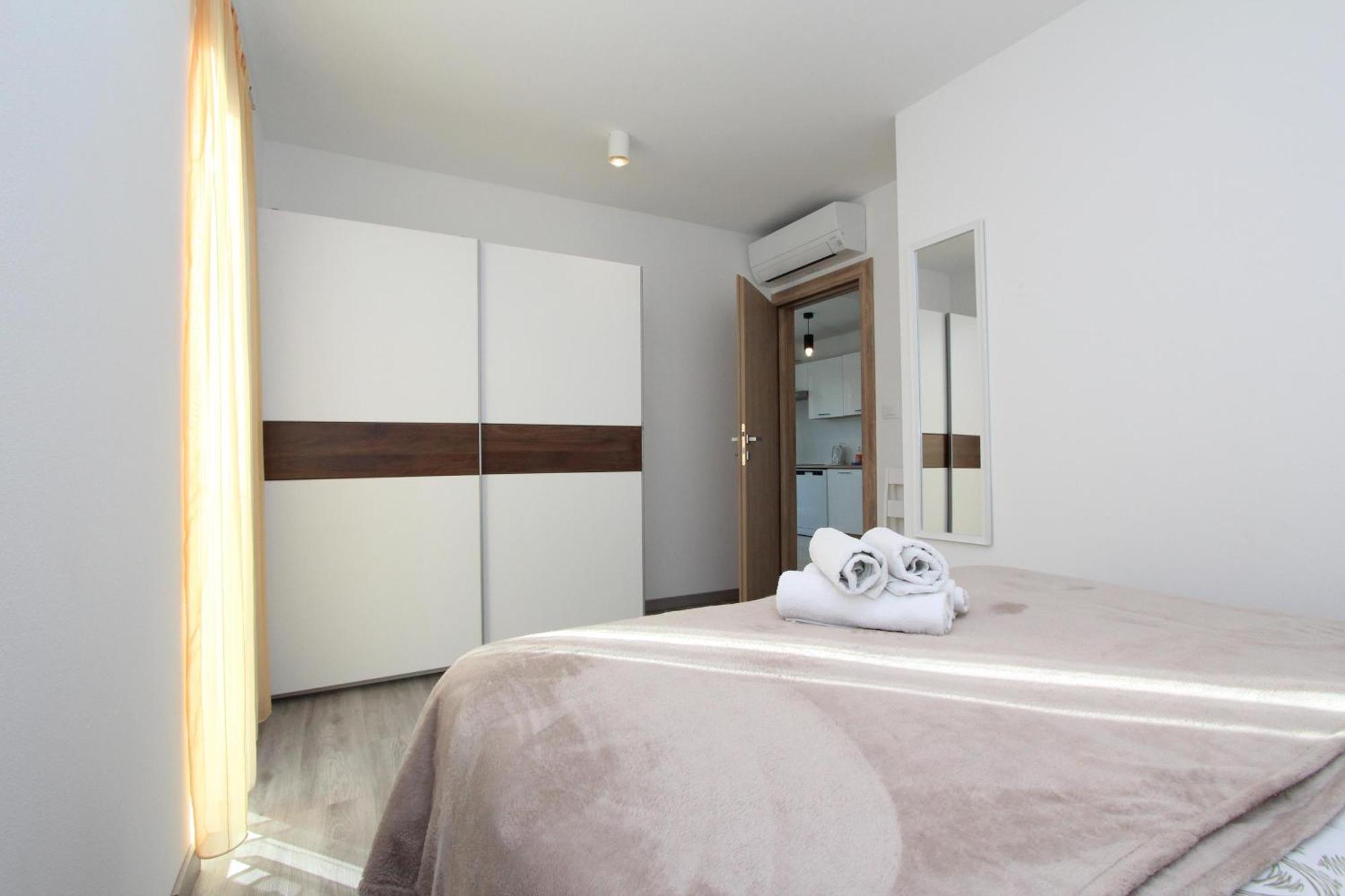 Apartments Katarina 로비니 외부 사진